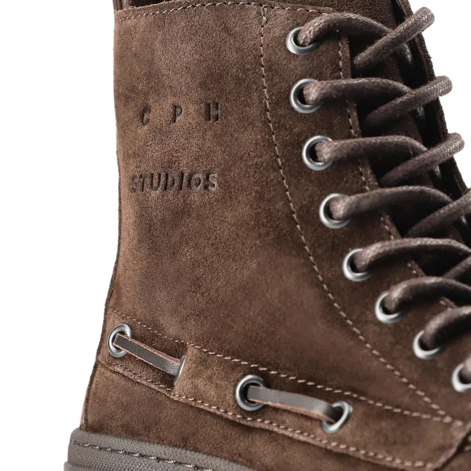 Hiker Boot in Suede
