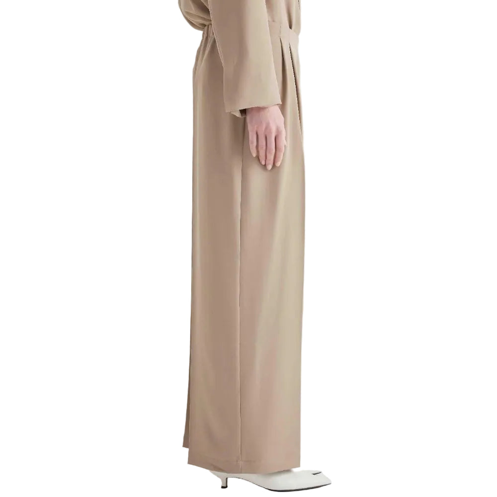 PANTALONE A GAMBA LARGA CON PIEGHE SUL DAVANTI