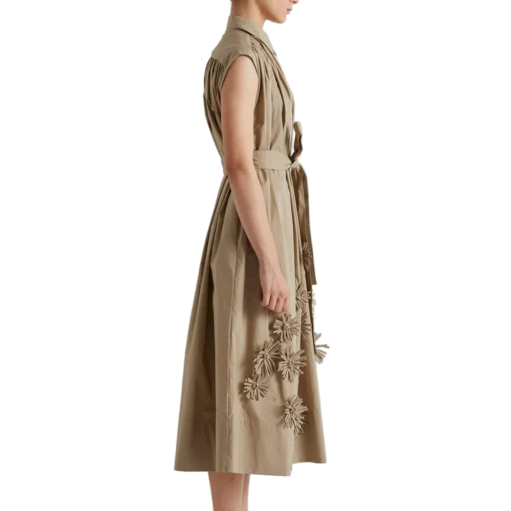 ABITO LUNGO CON APPLICAZIONI SUL DAVANTI