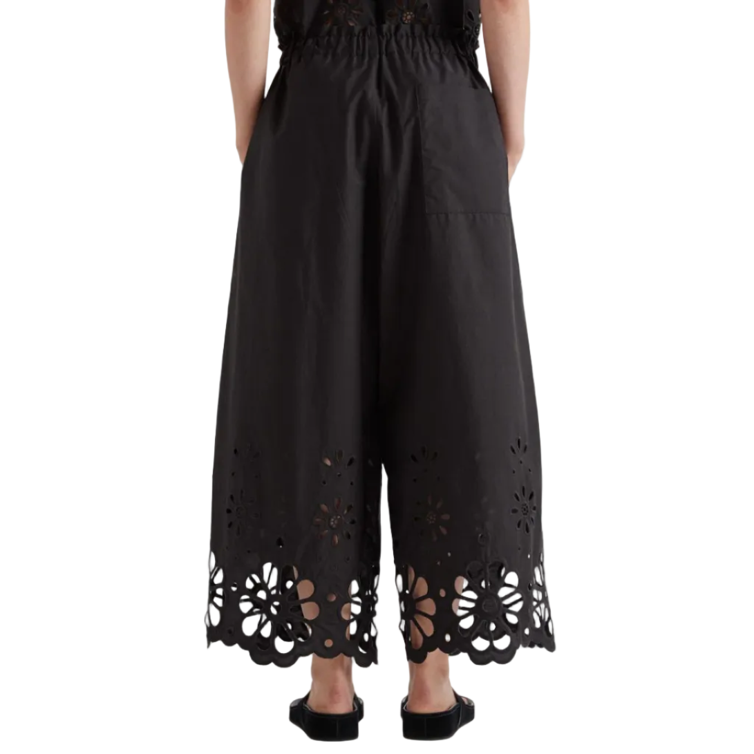 PANTALONE CON BORDO ORLO IN SANGALLO